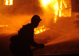 Los Angeles a decretat stare de urgență. Orașul e încolțit de 3 incendii devastatoare (Foto&Video)