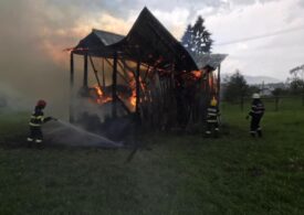 A fost prins piromanul din Suceava care a dat foc la 6 gospodării, inclusiv propria casă