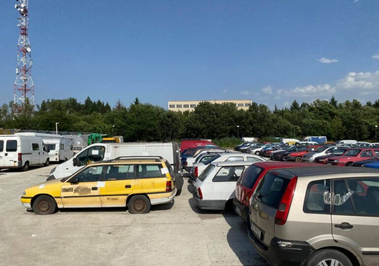 Radu Mihaiu: Ridicarea mașinilor abandonate nu e gratis. Proprietarii vor plăti