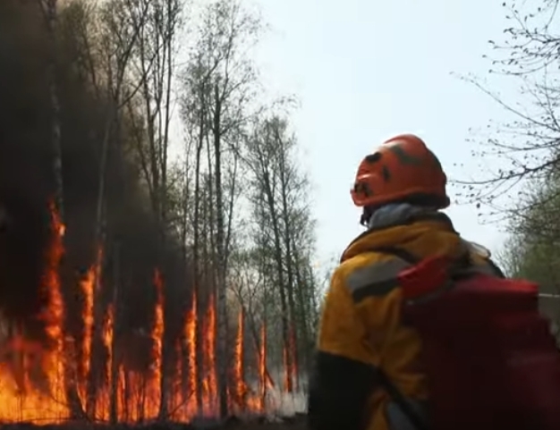 Stare de urgență în Rusia, unde incendiile de pădure pun în pericol un centru de cercetare nucleară (Foto & Video)