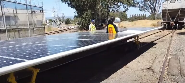 Primul tren solar a fost testat de doi inventatori din California (Video)