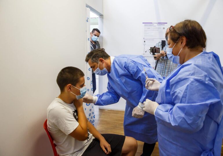 Gheorghiţă anunţă cabinete de vaccinare în universităţi şi echipe mobile pentru imunizare în şcoli