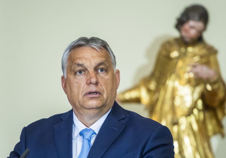 Viktor Orban, în Parlamentul ungar: Europa  vrea să înlocuiască copiii creştini cu migranţi din alte civilizaţii