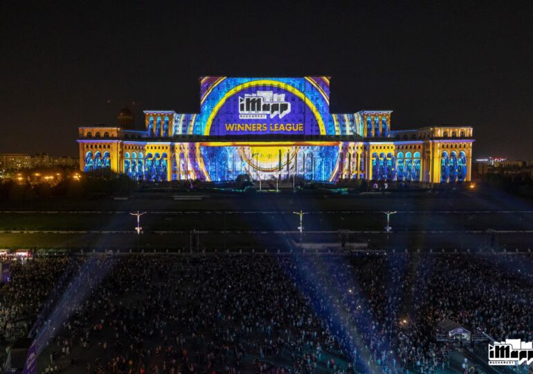 iMapp Bucharest 2021: 30.000 de spectatori s-au adunat să vadă imaginile spectaculoase proiectate pe clădirea Palatului Parlamentului - Cine a câștigat concursul de video mapping (Galerie foto)