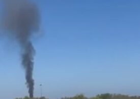 Un avion militar s-a prăbuşit într-o zonă rezidenţială din Texas (Video)