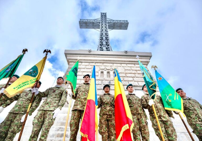 Crucea de pe Caraiman a fost restaurată de armată (Galerie foto & video)