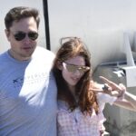 Elon Musk și cântăreața Grimes s-au separat după 3 ani de relație. Fiul lor, pe nume X Æ A-Xii, are 1 an