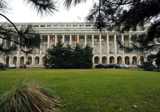 Un avertisment pentru guvernele României
