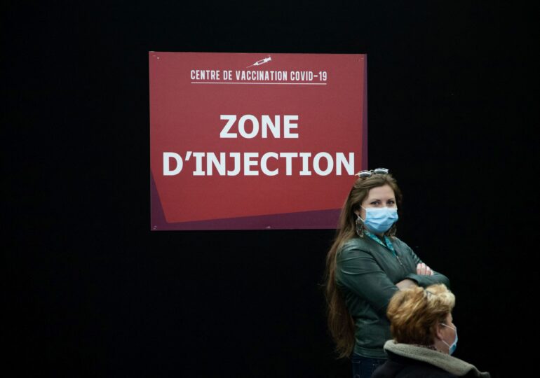 Franţa a lansat campania de vaccinare cu a treia doză: 200.000 de oameni s-au programat deja