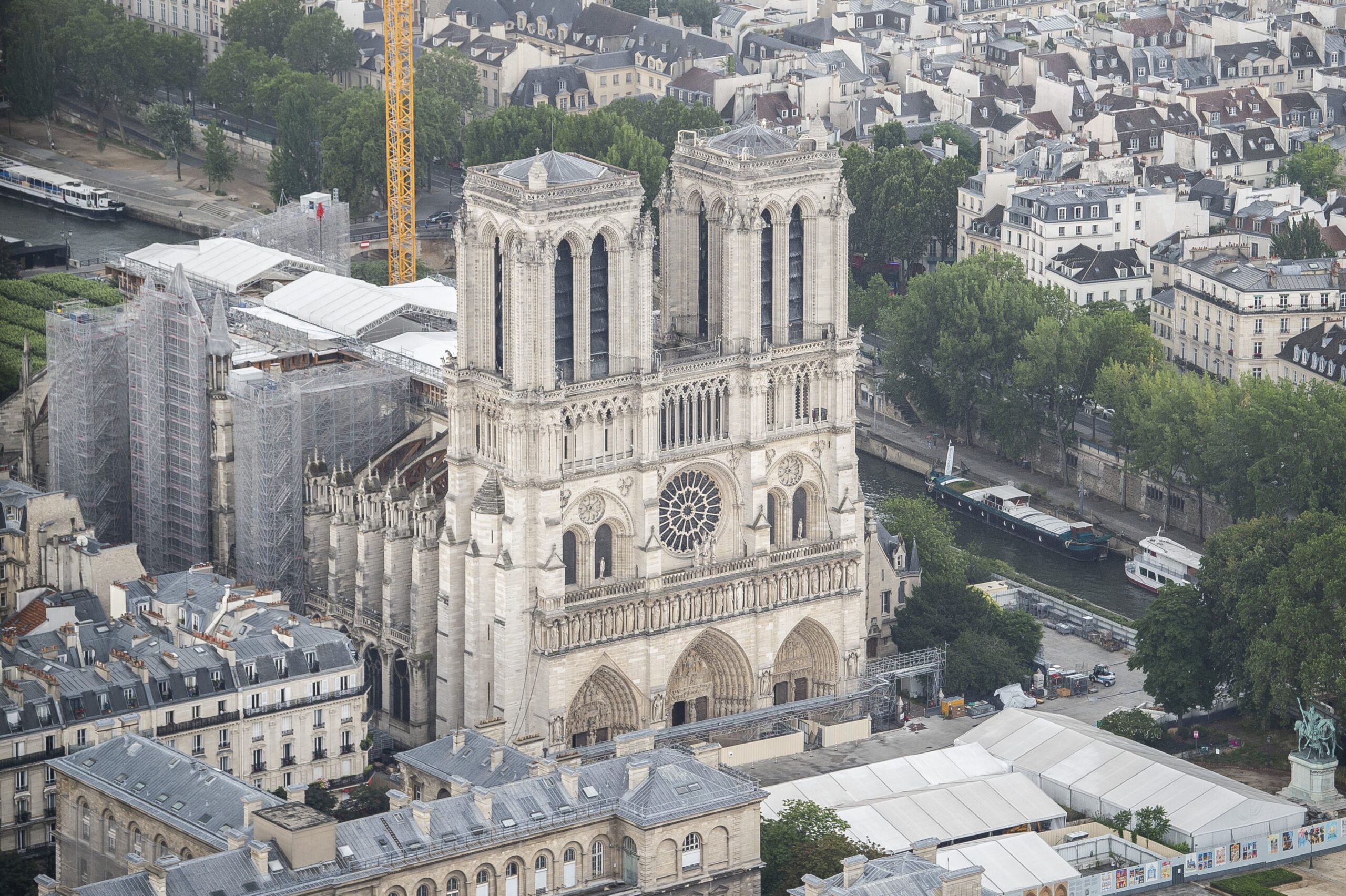 zebra Cilia Advance sale S-au strâns 840 de milioane de euro din donații pentru refacerea catedralei  Notre-Dame din Paris - spotmedia.ro