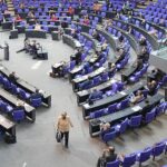 Merkel pleacă Bundestag