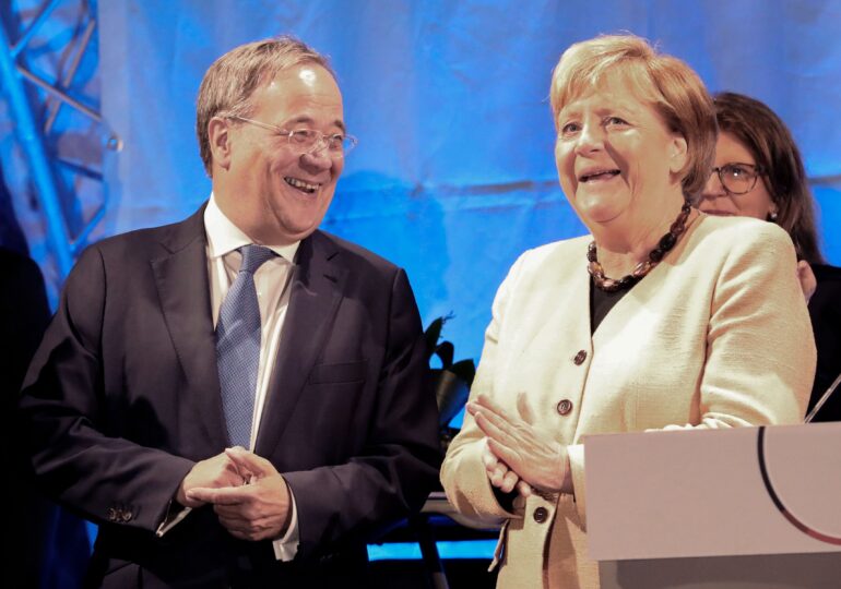 Alegeri în Germania: Candidatul conservatorilor lui Merkel comite o gafă la vot (Video)