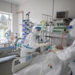 EMA ar putea autoriza în această săptămână două tratamente cu anticorpi monoclonali pentru tratarea Covid