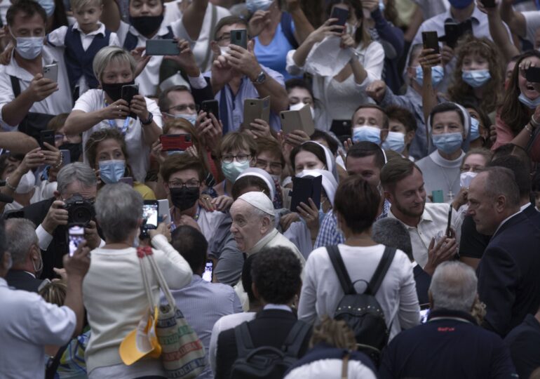 Peste 75.000 de persoane îl vor primi pe Papa Francisc la Budapesta. Evenimentul a reaprins dispute politice