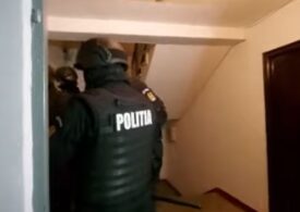 Doi angajați la Primăria Drobeta ar fi emis aproape 100 de certificate de vaccinare false. Polițiștii fac zeci de percheziții (Video)