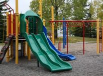 Parcul Ioanid: Mai multe persoane, intoxicate cu vapori de la substanțe folosite la locul de joacă