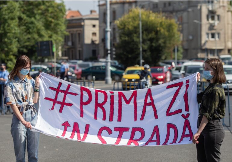 Elevii au protestat la Guvern, în prima zi de școală: România needucată! Vă bateți joc! (Foto & Video)