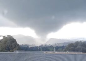 Tornadă în sud-estul Australiei. Sute de case au rămas fără energie electrică (Foto & Video)