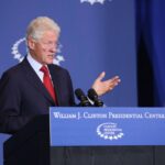 Bill Clinton a fost internat la Terapie Intensivă