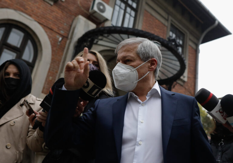 Cioloş merge în Parlament și cu un guvern minoritar USR, dacă PNL şi UDMR refuză refacerea coaliţiei