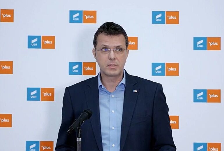 Ionuţ Moşteanu: USR nu va vota acest guvern minoritar, nu va fi votat nici de toţi parlamentarii PNL. Dacă va trece, va fi cu voturile PSD