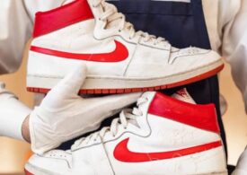 1,5 milioane de dolari pentru o pereche de pantofi sport purtați de Michael Jordan