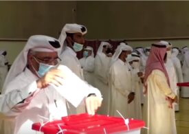 Qatarul a avut primele alegeri legislative din istorie, prezența la vot a fost mică (Video)