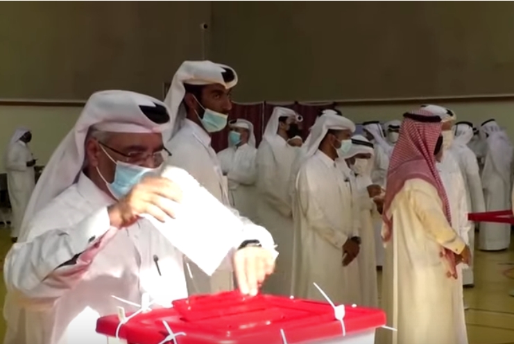 Qatarul a avut primele alegeri legislative din istorie, prezența la vot a fost mică (Video)