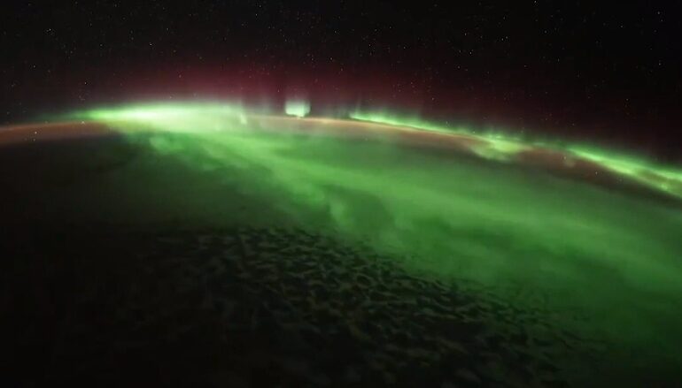 Aurora boreală ar putea fi văzută azi din mai multe locuri din Europa şi SUA