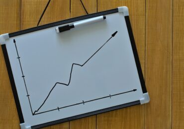 România, o economie cu un singur motor de creștere - analiștii revizuiesc în jos evoluția PIB. Industria și consumul au șters avansul din investiții și construcții