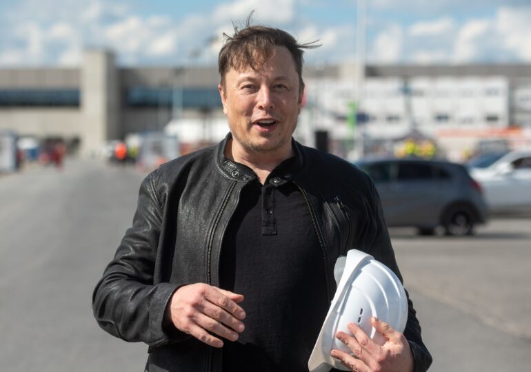 Elon Musk a vândut acțiuni Tesla de 5 miliarde de dolari, aparent în urma unui sondaj pe Twitter