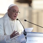 Nu-i lăsați pe bunici singuri de Crăciun, ne cere Papa Francisc