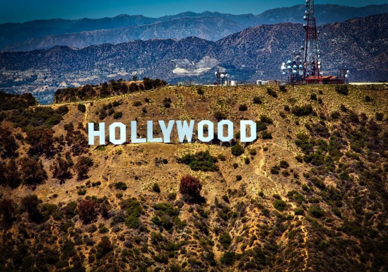 Cea mai mare grevă din istoria Hollywood: Acţiunea ar putea închide producţia de film şi televiziune din SUA