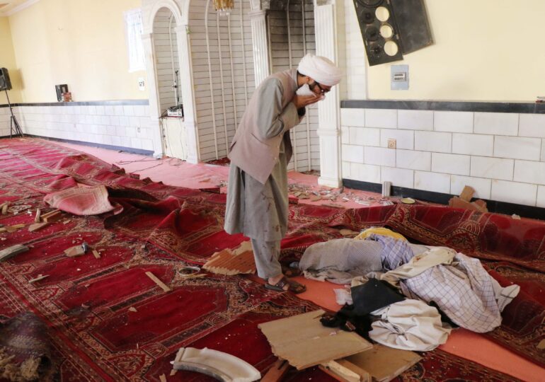 Un nou atentat într-o moschee din Afganistan lasă în urmă peste 80 de morți și răniți (Video)