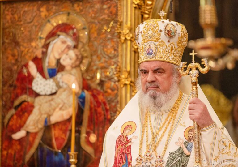 Șeful Bisericii Ortodoxe Române condamnă Rusia și se roagă pentru pace în Ucraina