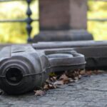 Un polițist a rămas fără pistol în timpul unei altercații