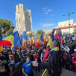 Mii de oameni au protestat în București, față de restricții, în ziua în care am avut record absolut de noi cazuri de Covid. Nu au purtat mască și nu au respectat distanțarea (Video)