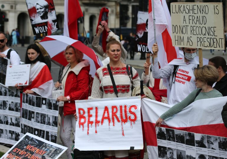 Comitetul Helsinki din Belarus a fost scos în afara legii. Circa 100 de persoane, arestate pentru comentarii pe social media