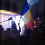 Protest în centrul Capitalei față de noile restricţii, care intră luni în vigoare: „Nu vom ceda – și vom câștiga!” (VIDEO)