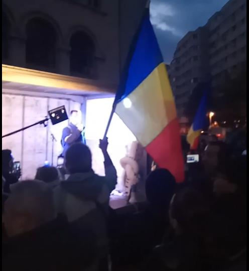 Protest în centrul Capitalei față de noile restricţii, care intră luni în vigoare: „Nu vom ceda - și vom câștiga!” (VIDEO)
