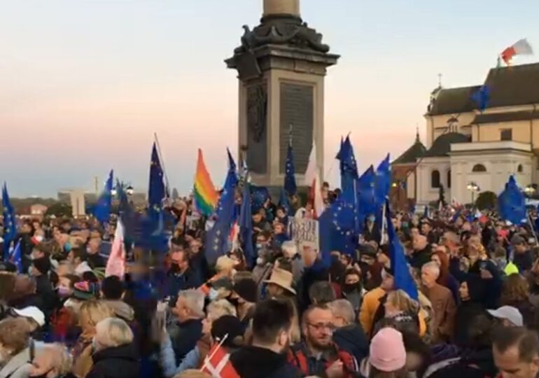 Zeci de mii de polonezi au manifestat pro UE, de teama unui Polexit