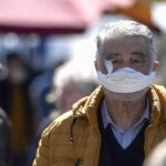 ”Nu credem până nu murim”. Reuters scrie de scepticismul românilor cu privire la vaccinul anti-Covid