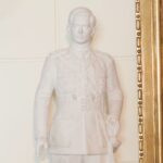 O statuie a regelui Mihai I în mărime naturală va fi dezvelită la Sinaia