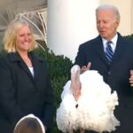 Preşedintele Biden i-a graţiat pe curcanii Peanut Butter şi Jelly (Video)