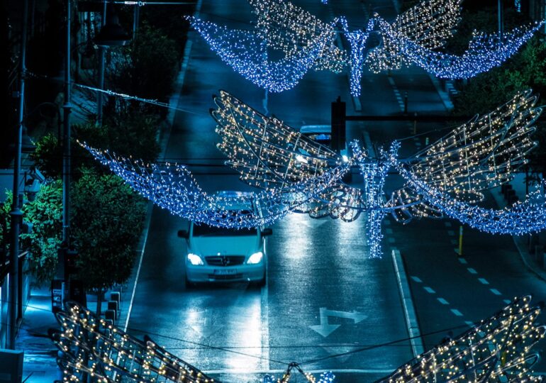 Criminal clumsy Conversational Capitala nu va mai avea luminiţele opulente lăsate de Firea. Cum ar putea  arăta centrul Bucureștiului de Crăciun - spotmedia.ro