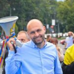 Susținătorii lui Cristian Dide au protestat la sediul DIICOT, aruncând cu făină şi ouă în clădire