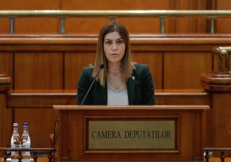 USR o propune pe Cristina Prună ca președinte al Camerei Deputaților. Anca Dragu poate fi înlăturată chiar azi de la Senat