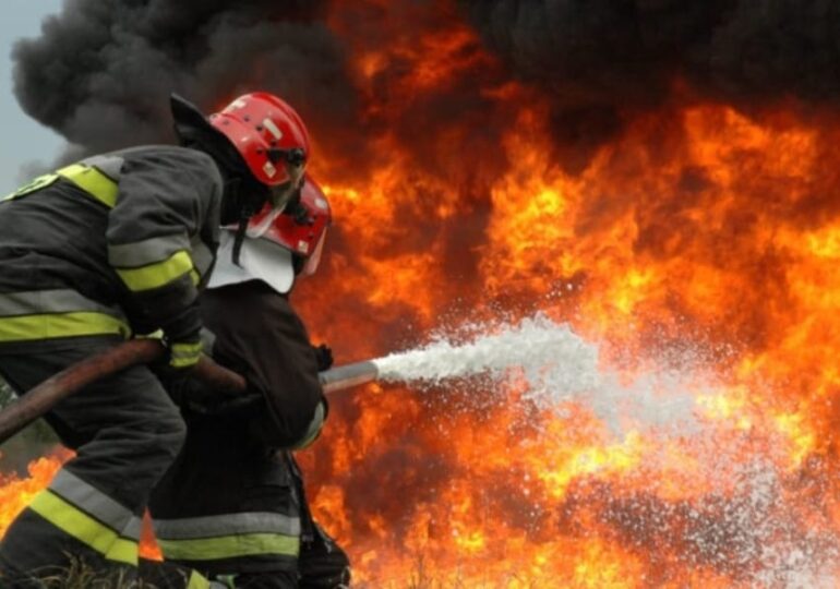 Incendiu devastator în cartierul Schei, din Brașov: trei case au ars