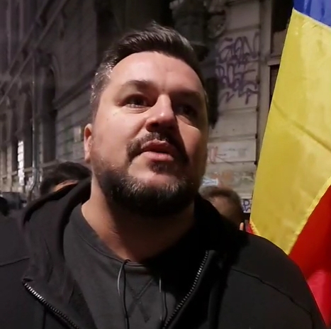 Un teolog care a protestat cot la cot cu Șoșoacă a murit din cauza Covid: „Suntem pregătiți pentru jertfă, vreau să mor în picioare, sunt liber”, spunea la ultimul marș (Video)