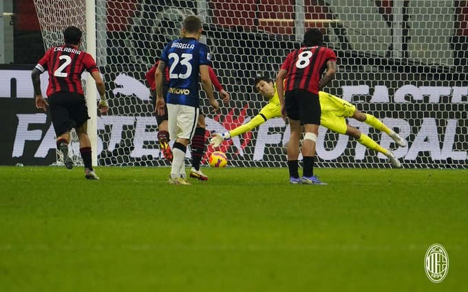 Ciprian Tătărușanu apără un penalti și este erou pentru Milan în marele derbi cu Inter